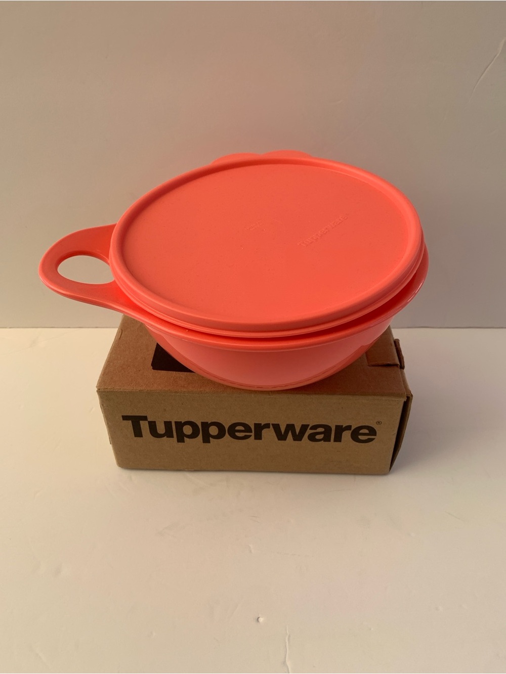 Tupperware Coral-Red Portable Bowl with Loop Lid 1.4L 6 Cup